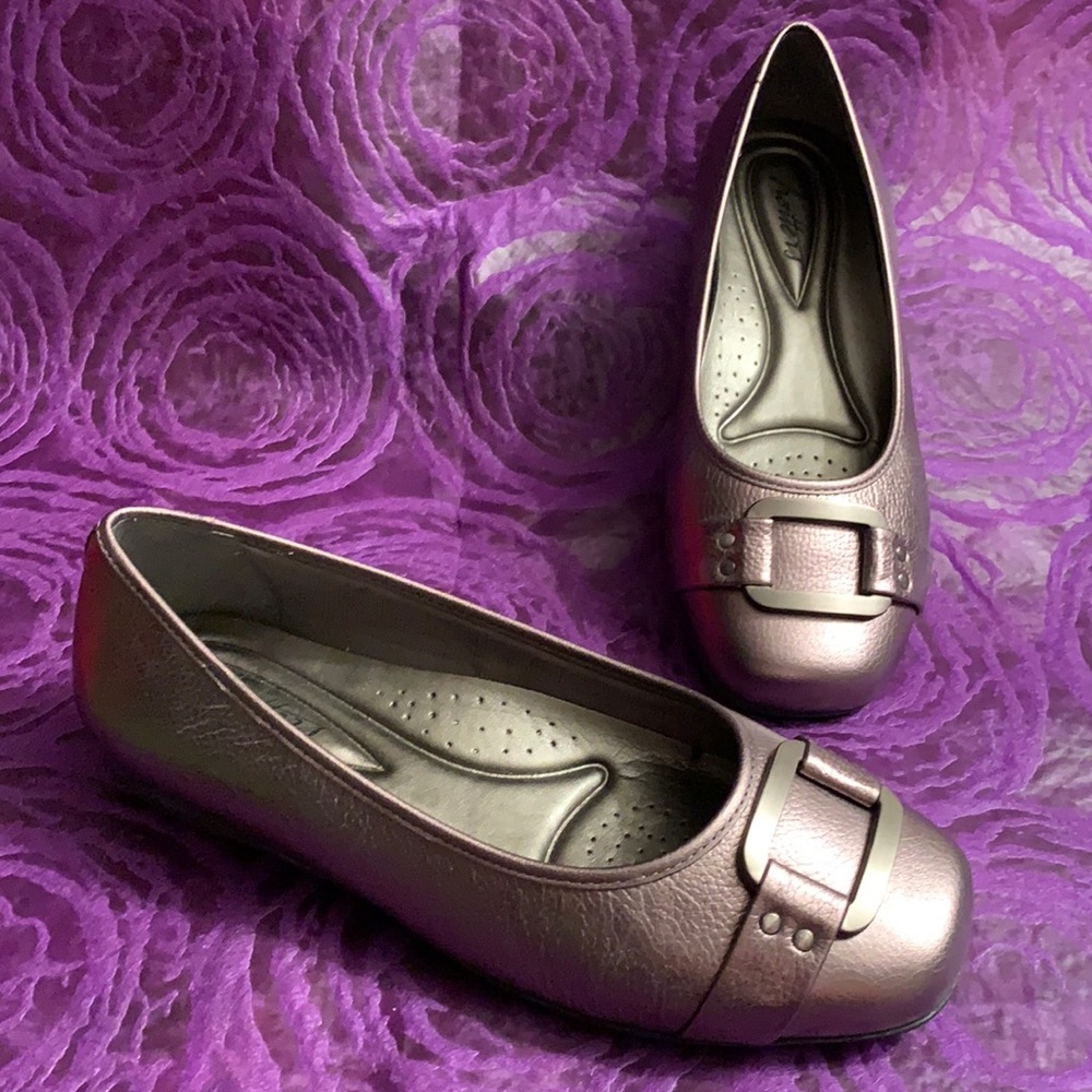 Trotters pewter leather slip on, classy! New 7W
